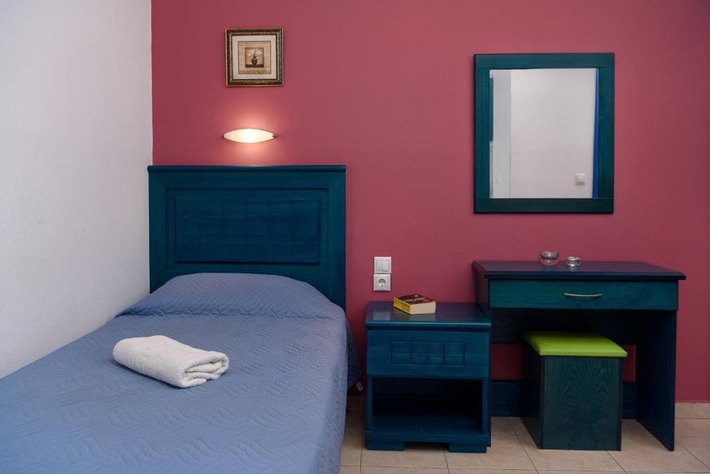 A bed or beds in a room at Studios Paradise