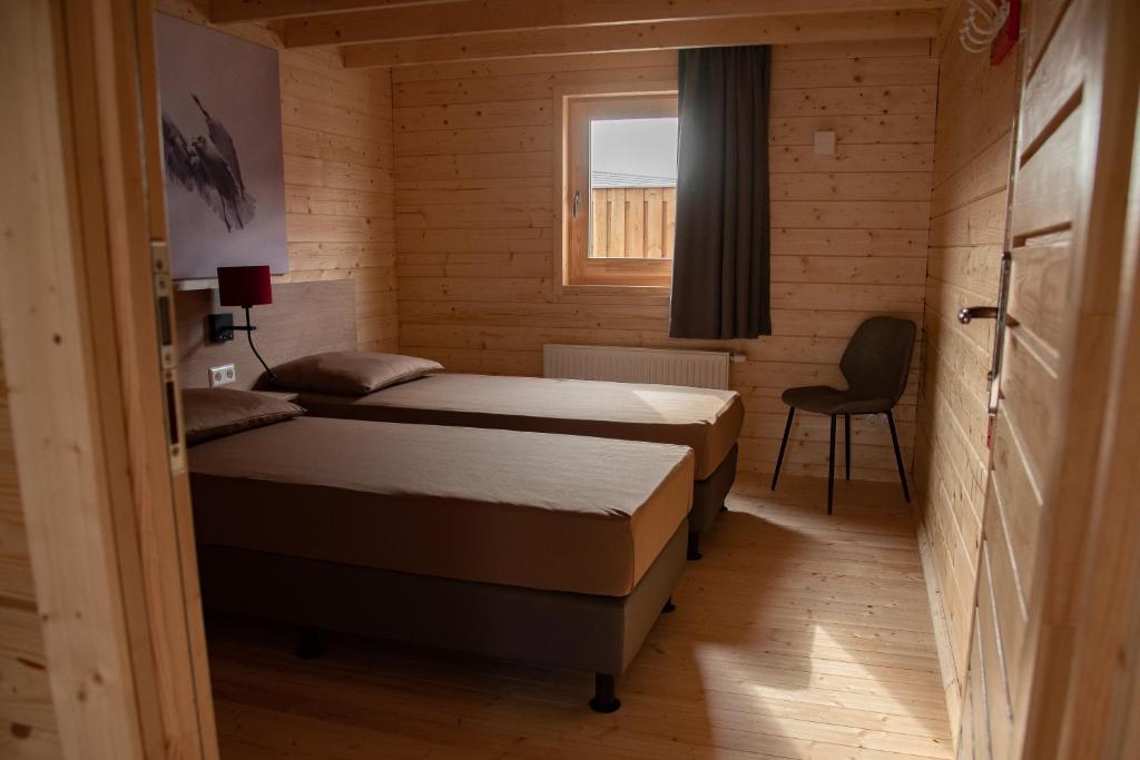 Ліжко або ліжка в номері Luxe Chalets in Zeeland aan de kust
