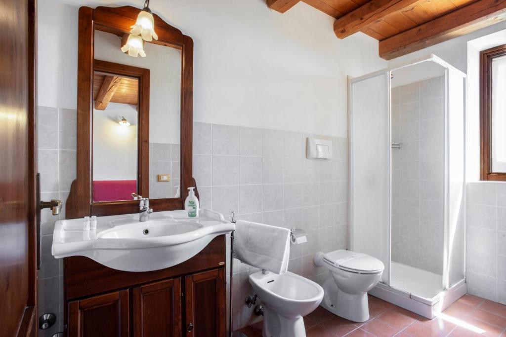 Koupelna v ubytování Agriturismo Borgo degli ulivi