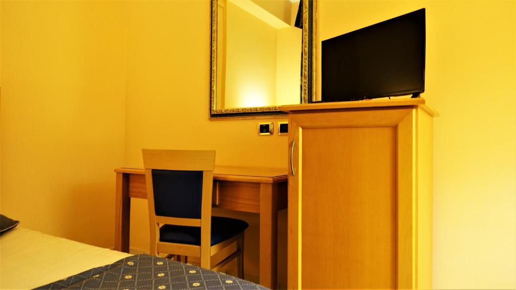 TV a/nebo společenská místnost v ubytování Hotel Bristol