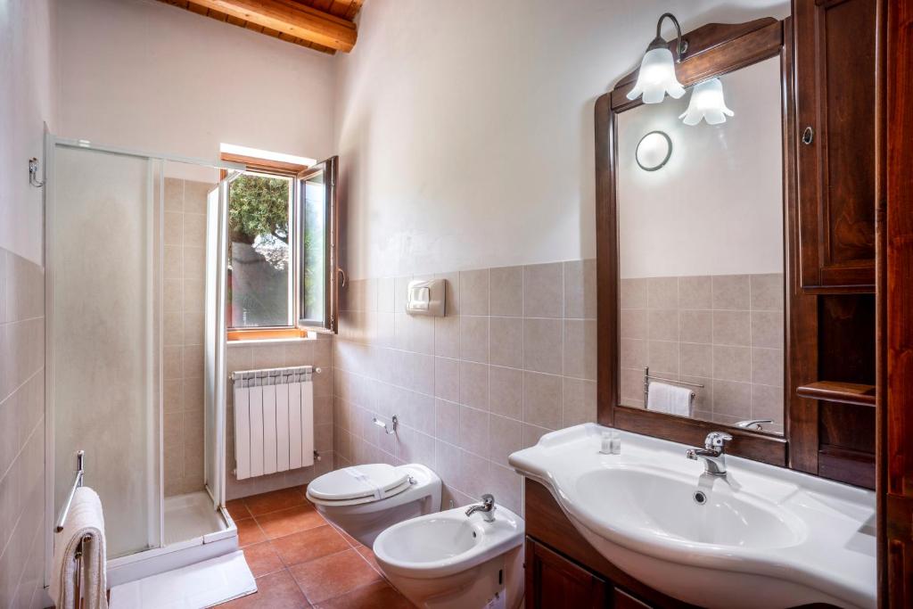 Koupelna v ubytování Agriturismo Borgo degli ulivi