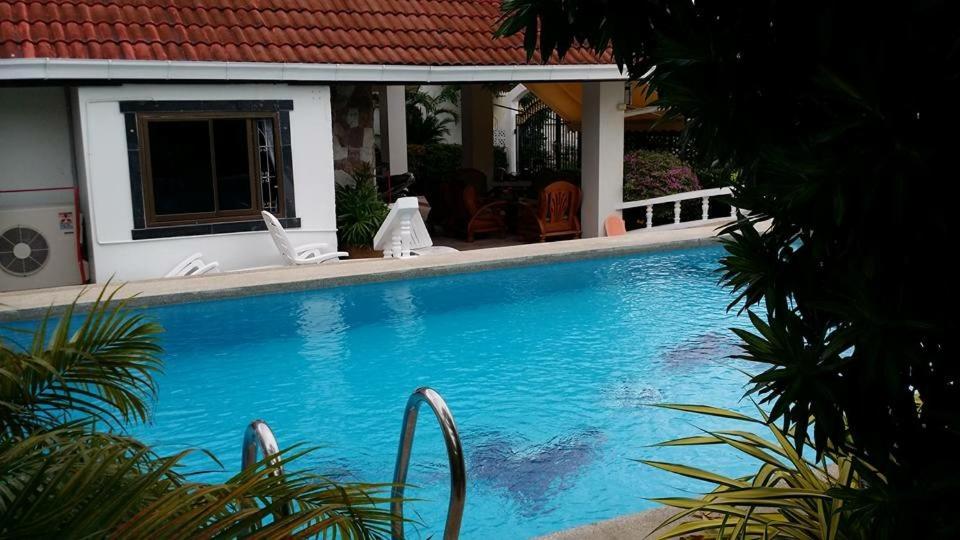 Bazén v ubytování Suksabai Pool Villa nebo v jeho okolí