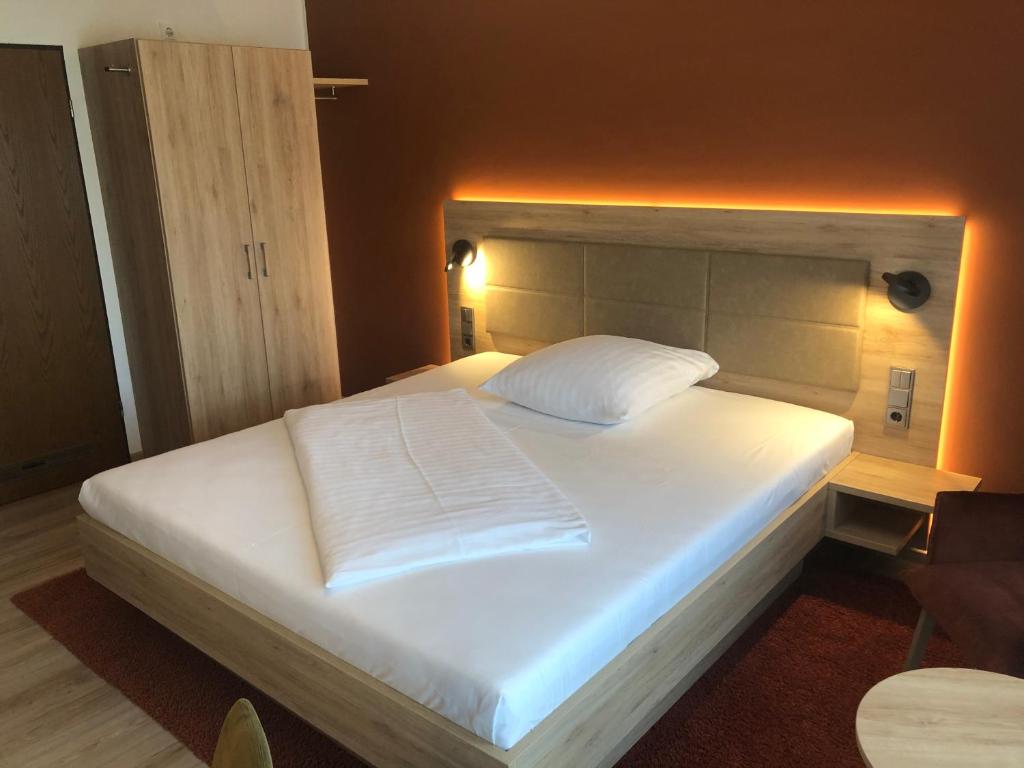 Postel nebo postele na pokoji v ubytování Hotel Wilms