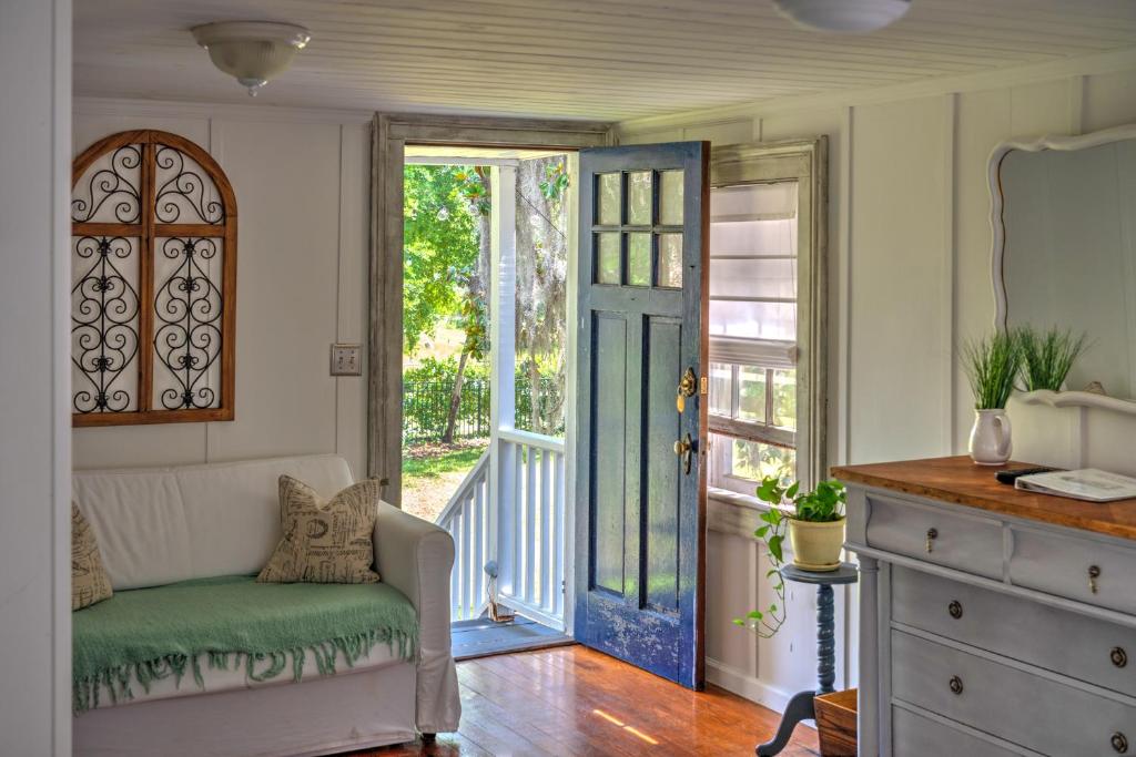 Open Gates Bed & Breakfast - Room King Con Balcón