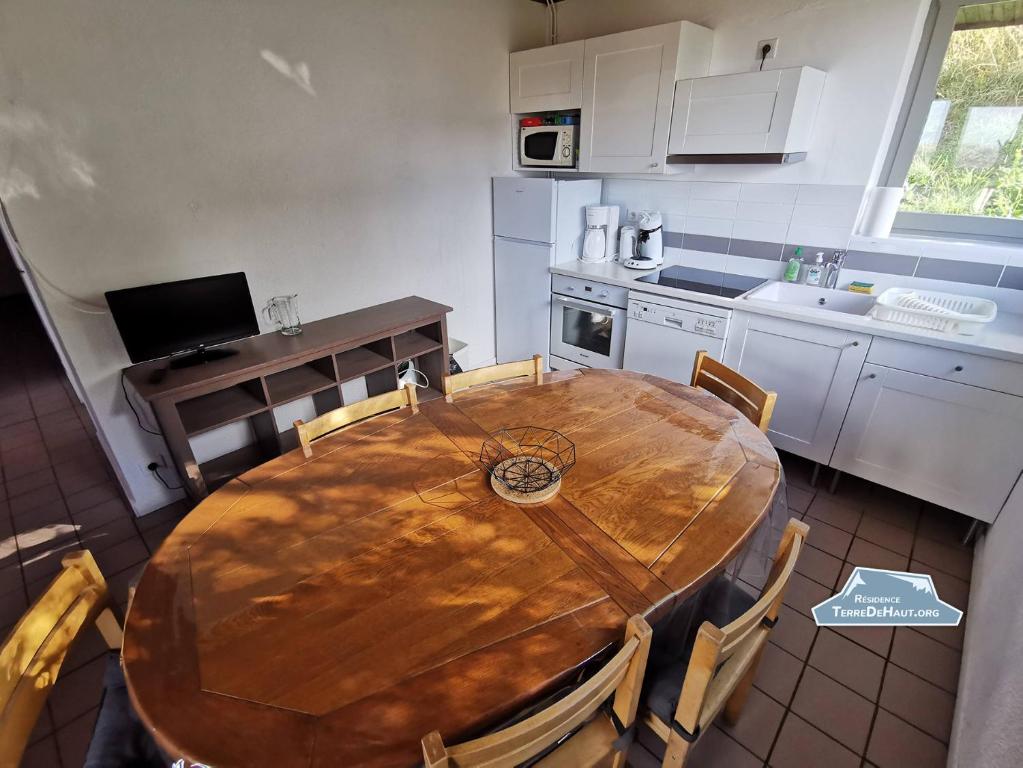 Résidence Terre de Haut - Three-Bedroom Apartment