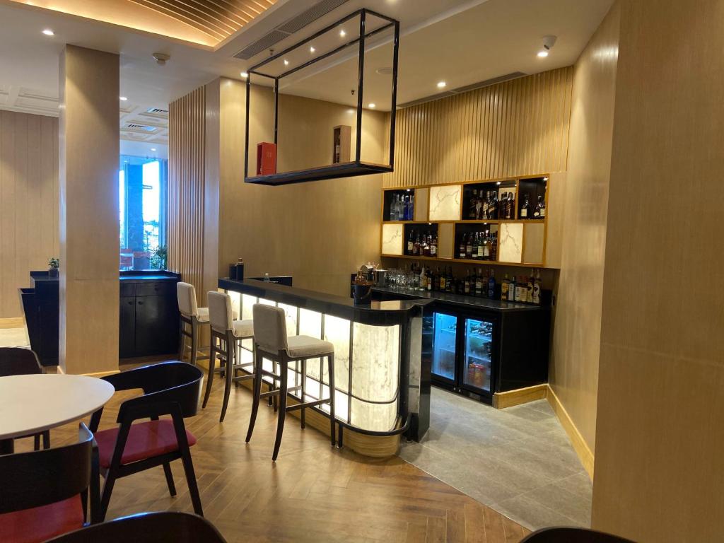 Příslušenství pro přípravu čaje a kávy v ubytování The Everest Hotel