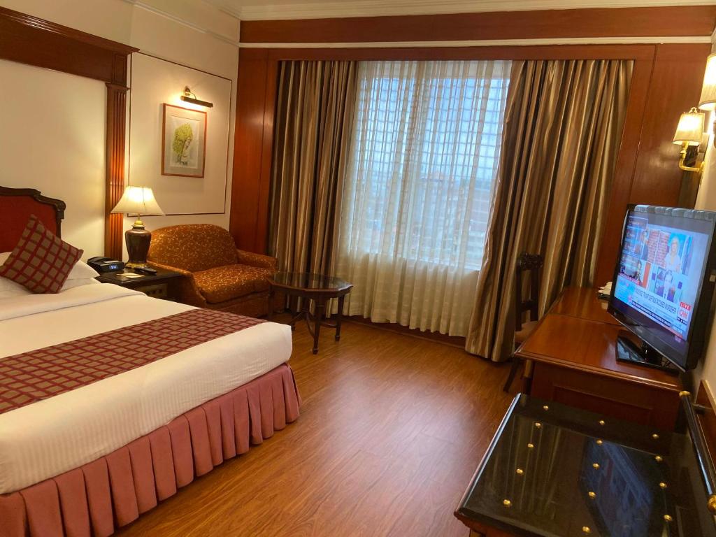 TV a/nebo společenská místnost v ubytování The Everest Hotel