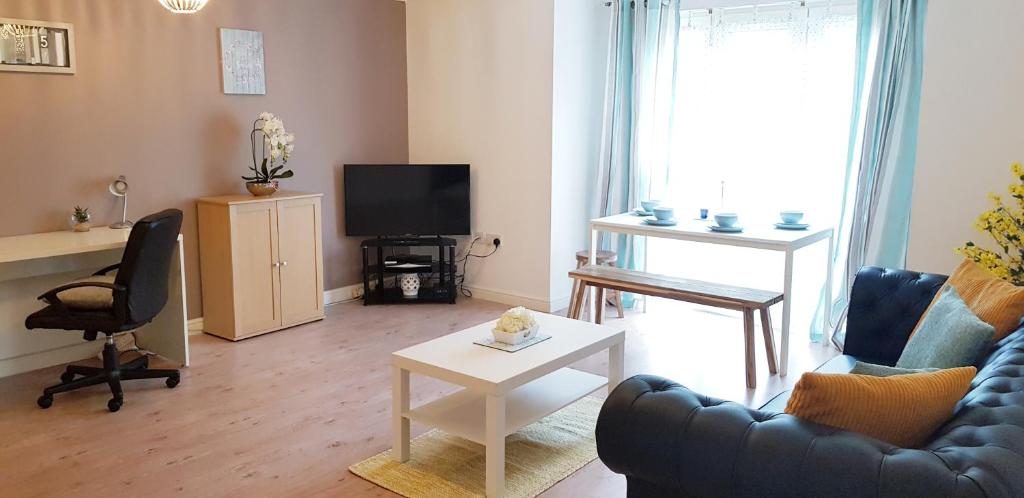 Μια τηλεόραση ή/και κέντρο ψυχαγωγίας στο Sun Gardens Serviced Apartment
