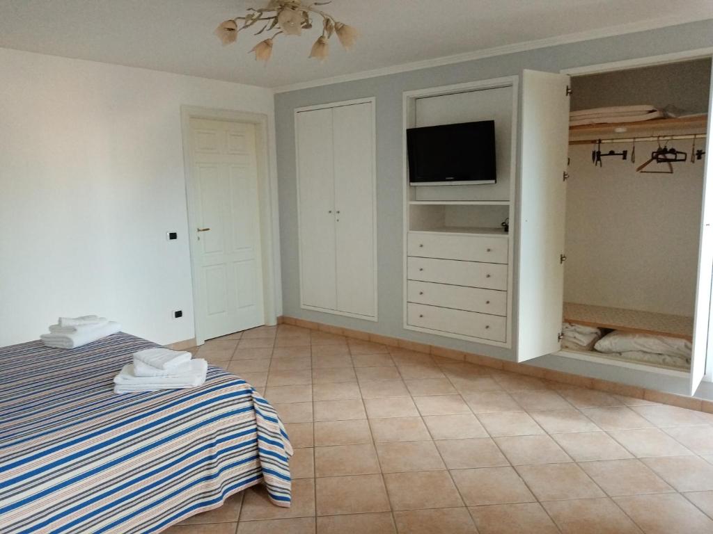 A bed or beds in a room at The View House