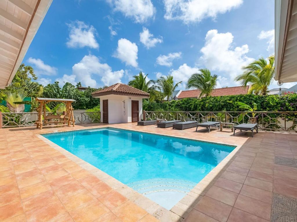 A piscina localizada em Charming Holiday Villa in Jan Thiel with Pool ou nos arredores
