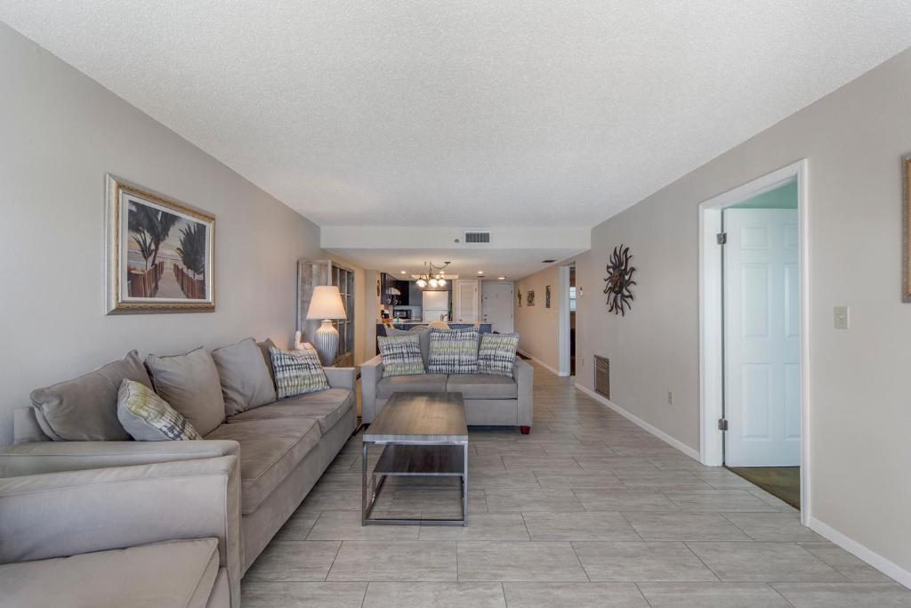 Χώρος καθιστικού στο 101 Beach Place Condos