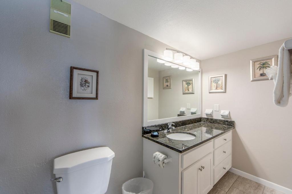 Ένα μπάνιο στο 101 Beach Place Condos