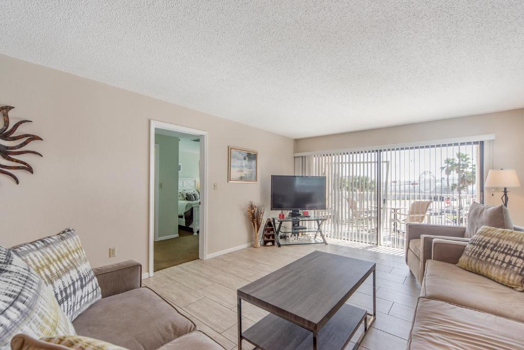 Χώρος καθιστικού στο 101 Beach Place Condos
