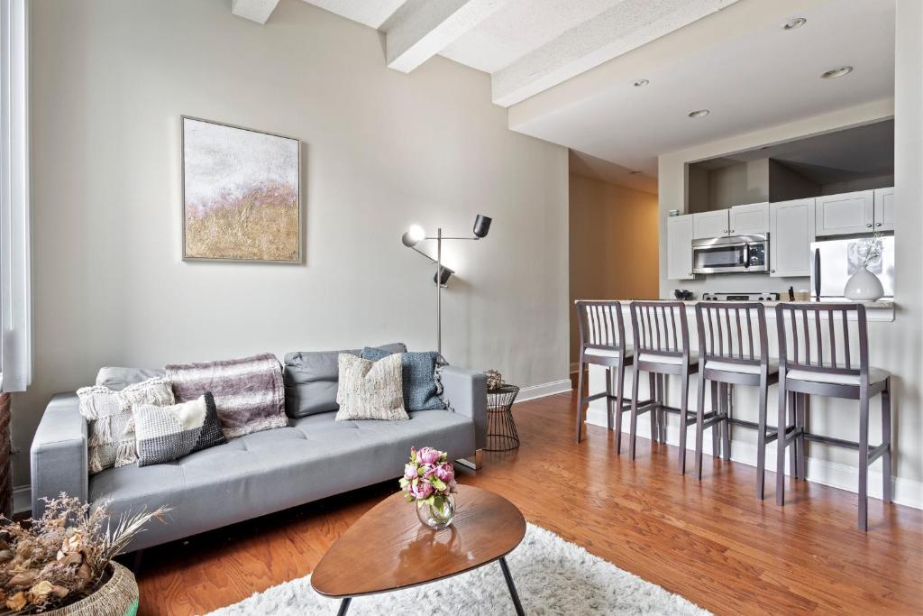 Sleeps 6! 2 Bedrm, Gym, Close to Major Attractions - Apartment With Garden View