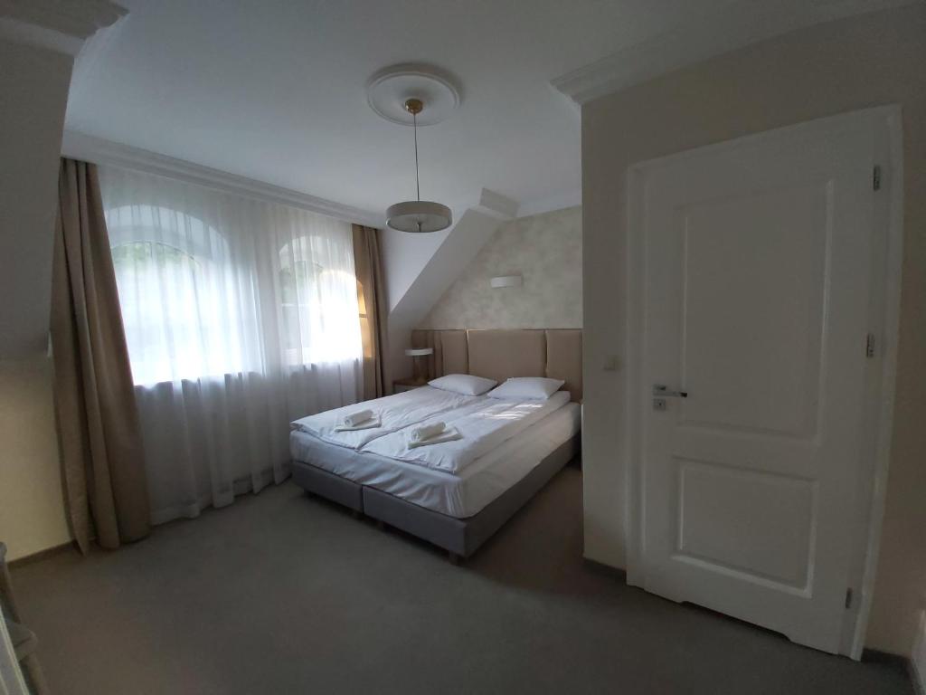Willa pod Złotą Morwą - Standard Double Or Twin Room With Garden View