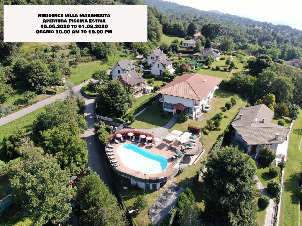 Bazén v ubytování HOTEL COLLI FIORITI nebo v jeho okolí
