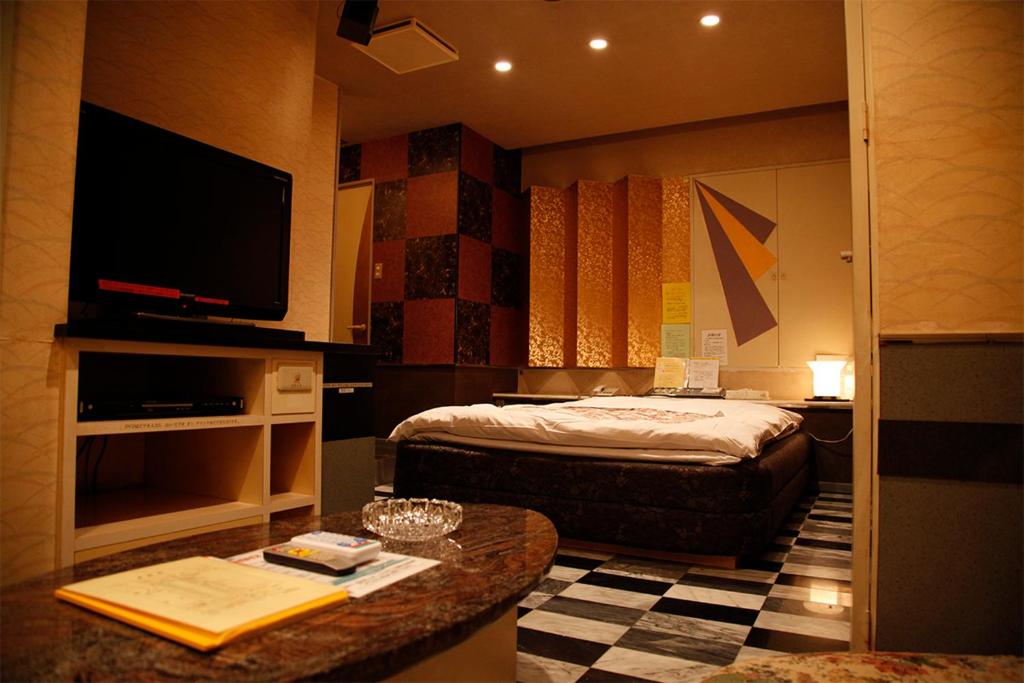 Postel nebo postele na pokoji v ubytování HOTEL K's GOMANGOKU adult only