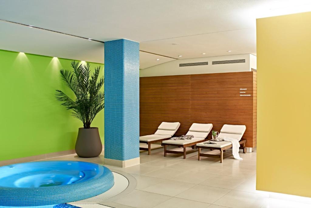 a lobby with a blue tub in a room at SIDE, Hamburg, a Member of Design Hotels in Hamburg