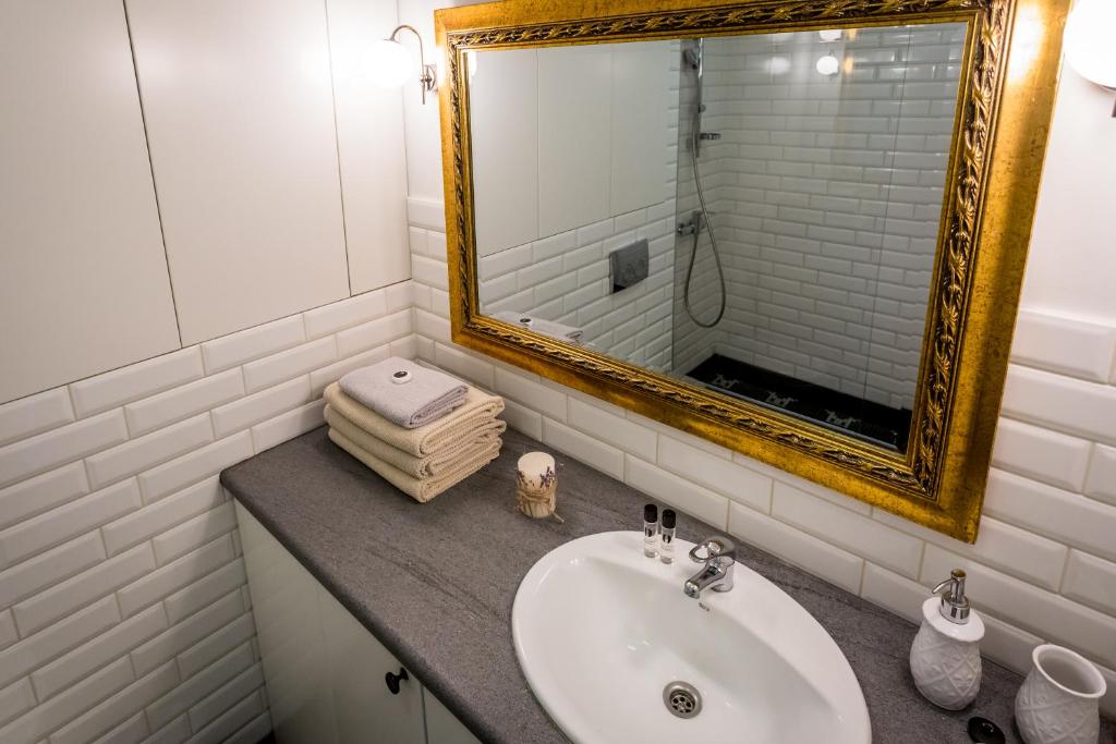 Kúpeľňa v ubytovaní CITYSTAY Piwna Gdansk Apartment