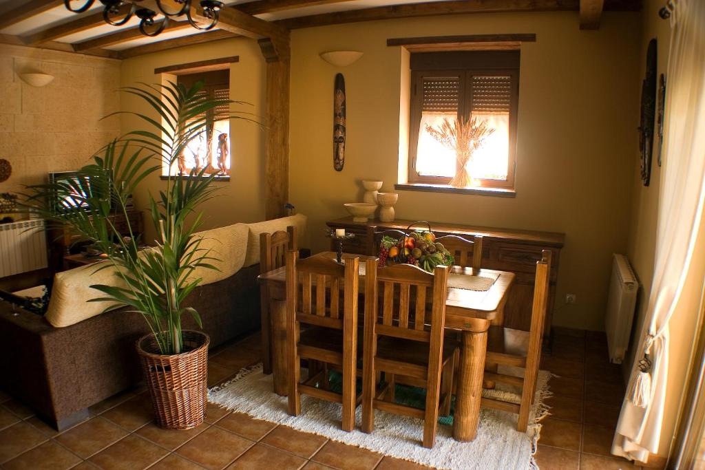 Fotografie z fotogalerie ubytování CASA ALTOBIERZO, 9 Habitaciones y 9 BAÑOS v destinaci Pobladura de las Regueras