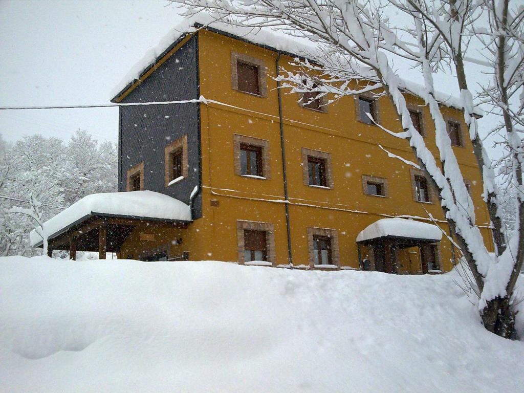 CASA ALTOBIERZO, 9 Habitaciones y 9 BAÑOS v zimě