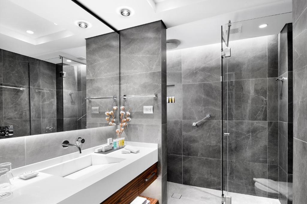 Mediterranean Palace - 9