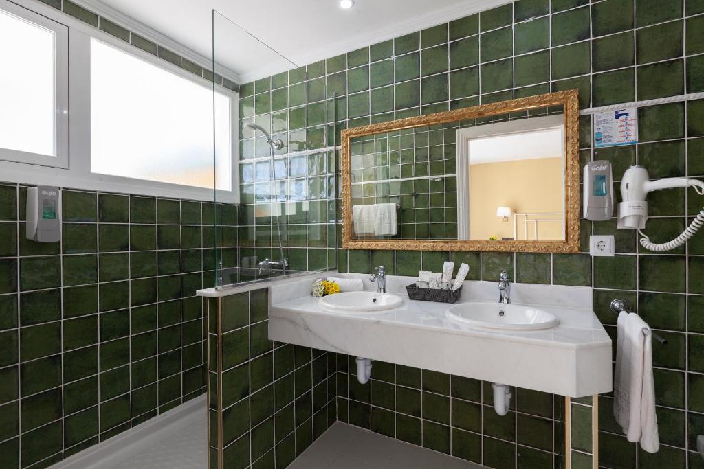 A bathroom at Hotel Araxa - Adults Only
