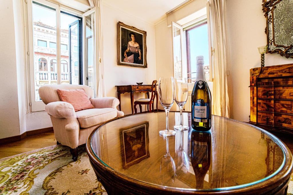 Salute Canal View Apartment