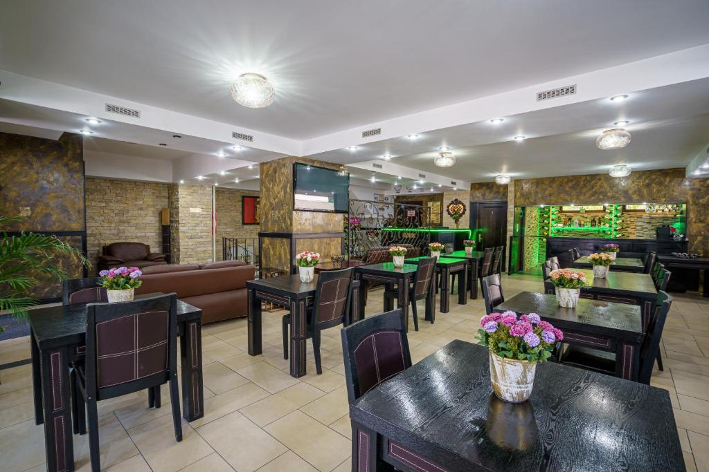 Restaurace v ubytování Avis Hotel By WS Group