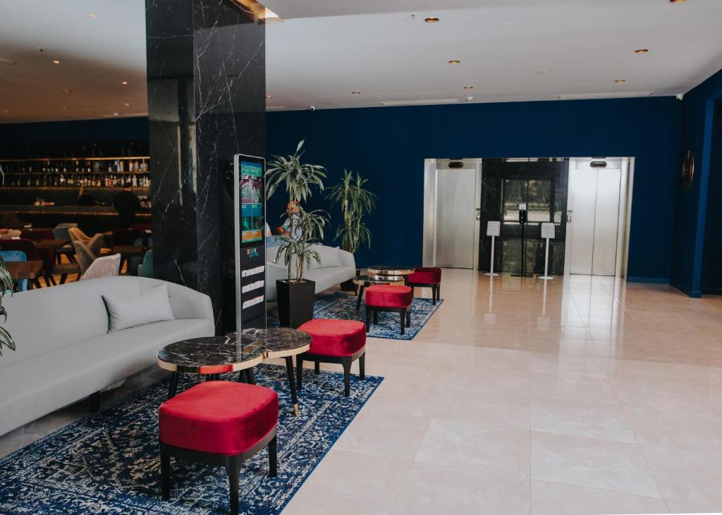 Χώρος καθιστικού στο Ramada by Wyndham Podgorica