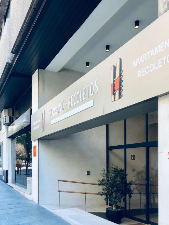 Recoletos Estudio en la mejor zona de Madrid - Resim 6