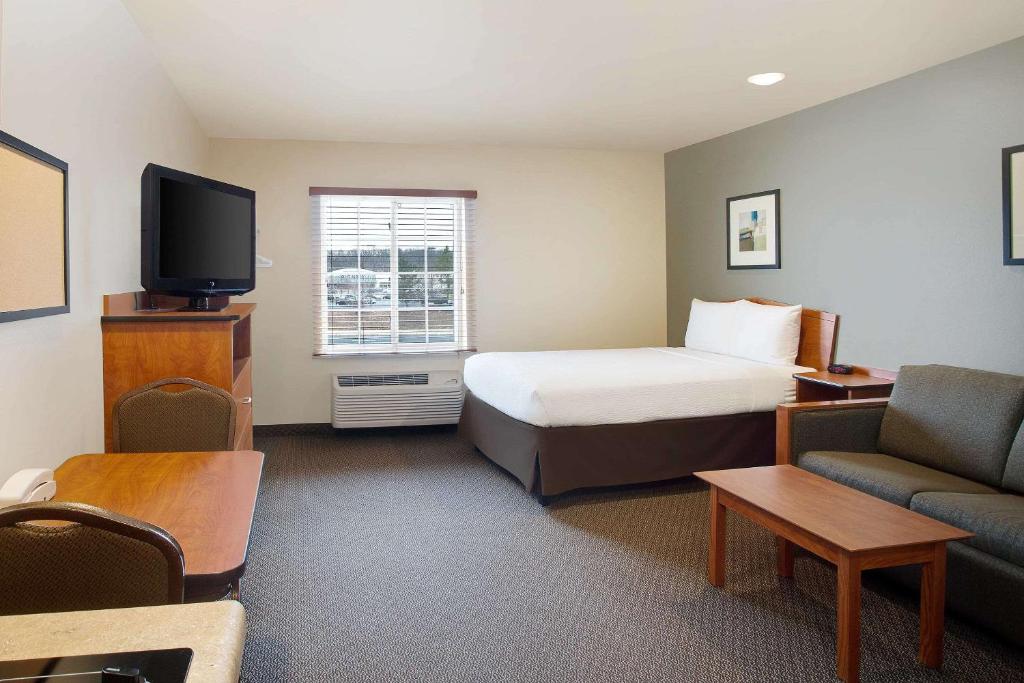 WoodSpring Suites Manassas Battlefield Park I-66 - Queen Suite With Tub - Accessible/Smoking