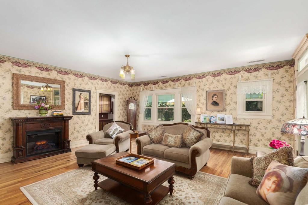 Walk to Dtwn Historic Prescott Home with Yard! - Vakantiehuis