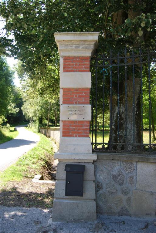 Chateau Sourliavoux, appartement en chambres d'hôtes - Tweepersoonskamer Met Uitzicht Op De Tuin