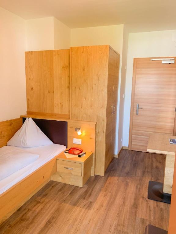 Postel nebo postele na pokoji v ubytování Hotel Montani