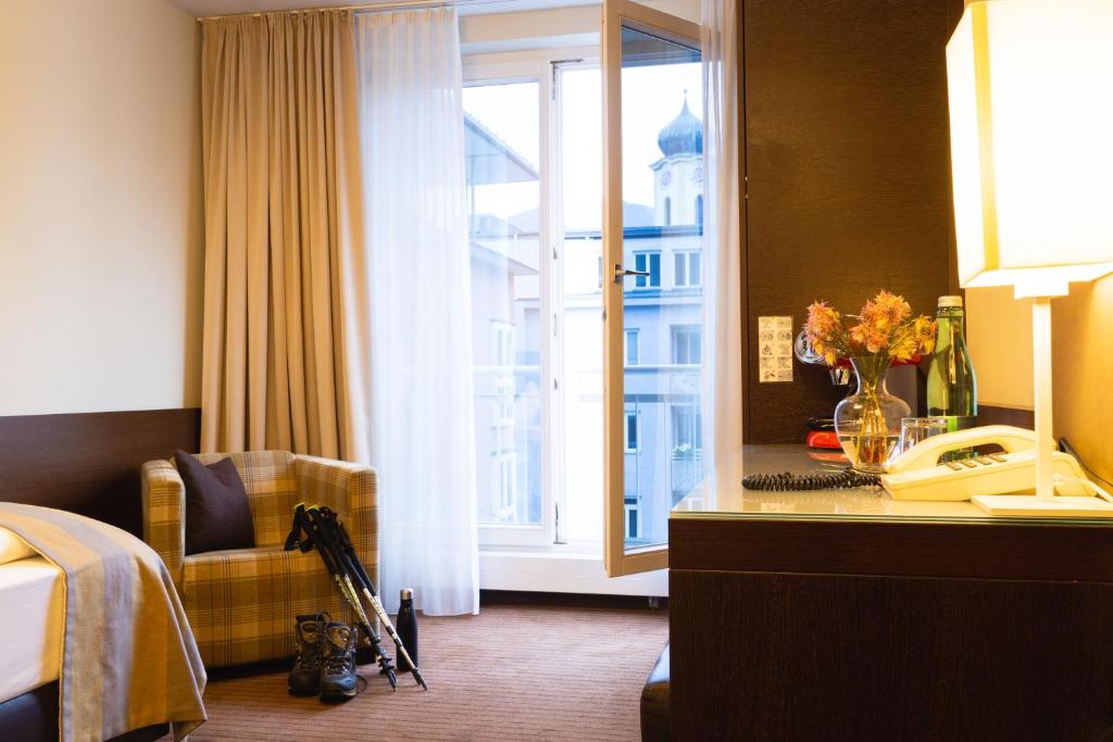 Postel nebo postele na pokoji v ubytování Hotel Stadt Kufstein
