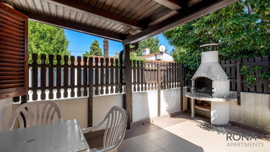 Balkon lub taras w obiekcie Rona Holiday Home Ana