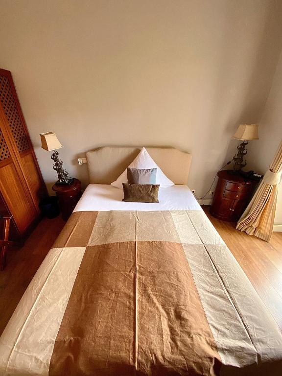 Postel nebo postele na pokoji v ubytování Das Nikolai Hotel