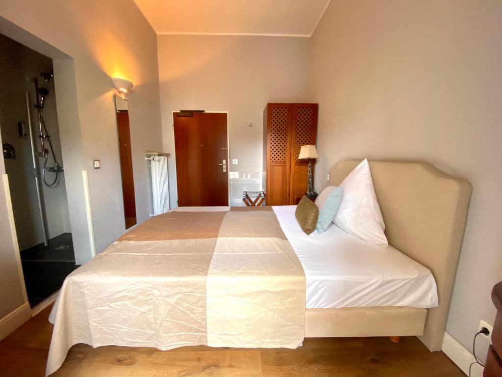 Postel nebo postele na pokoji v ubytování Das Nikolai Hotel