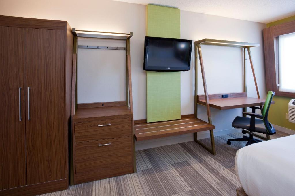 Holiday Inn Express & Suites Minneapolis - West End by IHG photo