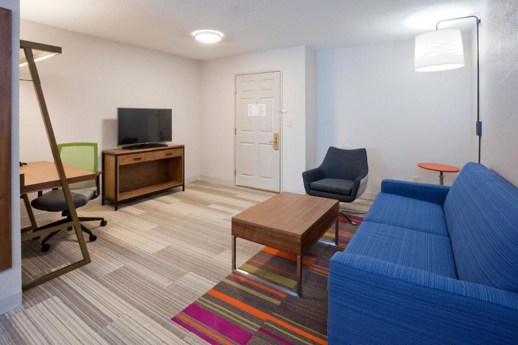 Holiday Inn Express & Suites Minneapolis - West End by IHG photo