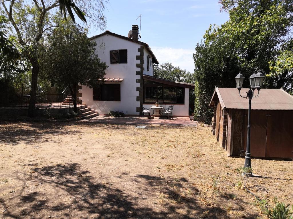 a large white house with a porch and a driveway at Casa Cuculo - Rustico mit traumhaftem Meerblick in Scansano