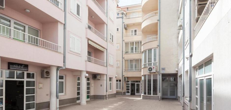 Budova, v ktorej sa apartmán nachádza