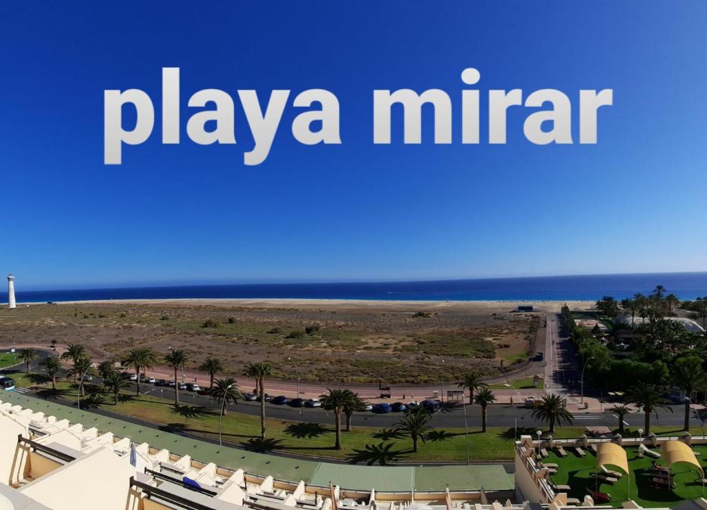 desde el balcón de un complejo con vistas a la playa en PLAYA MIRAR in Palm Garden, en Morro del Jable