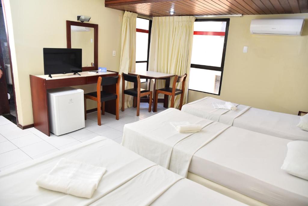  Manos Royal Hotel