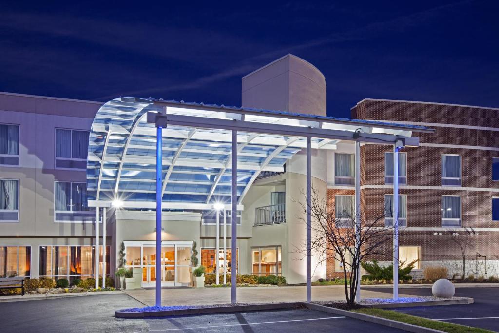a glass canopy in front of a building at Holiday Inn Express Indianapolis - Fishers, an IHG Hotel in Fishers
