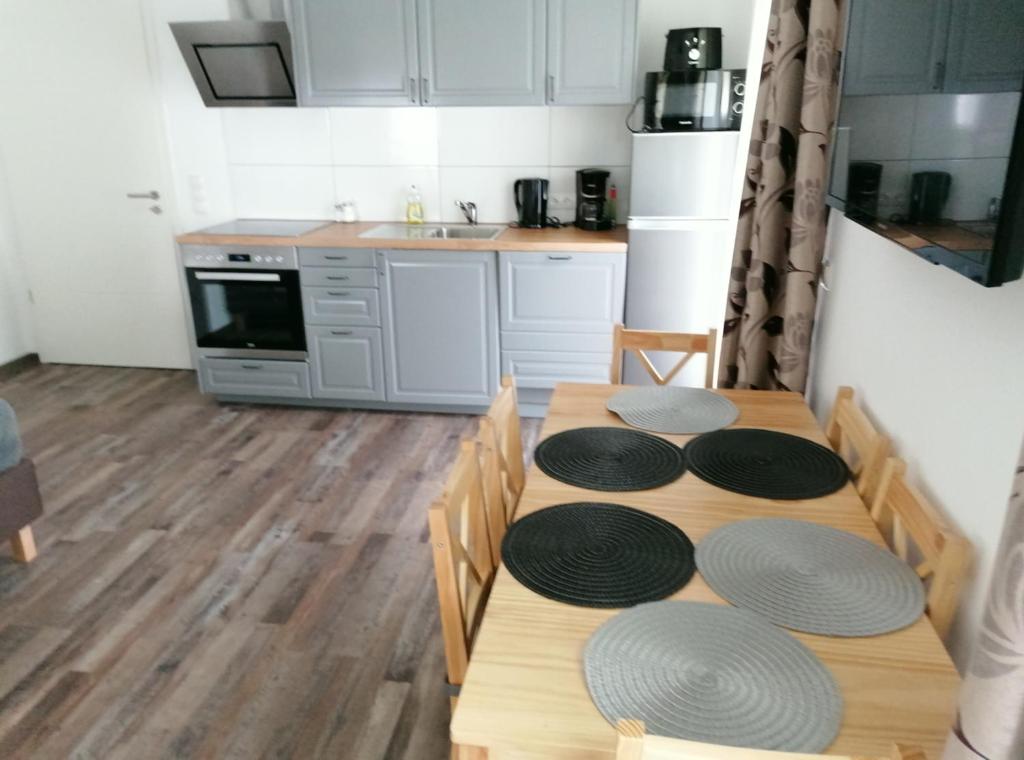 Kuchyňa alebo kuchynka v ubytovaní Fischer Ferienhaus