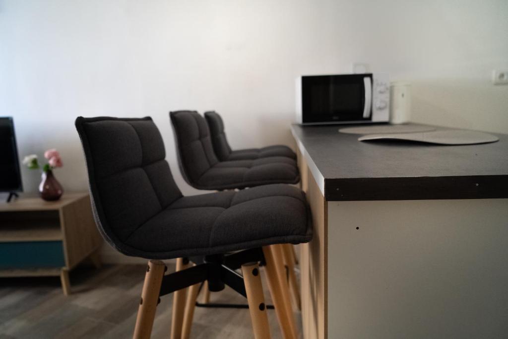 two chairs sitting in front of a desk with a computer at 5 minutes Saint Charles in Marseille