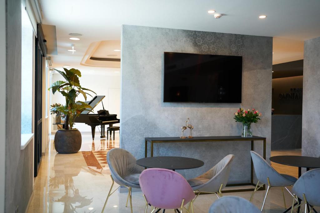TV a/nebo společenská místnost v ubytování Hotel Omnia