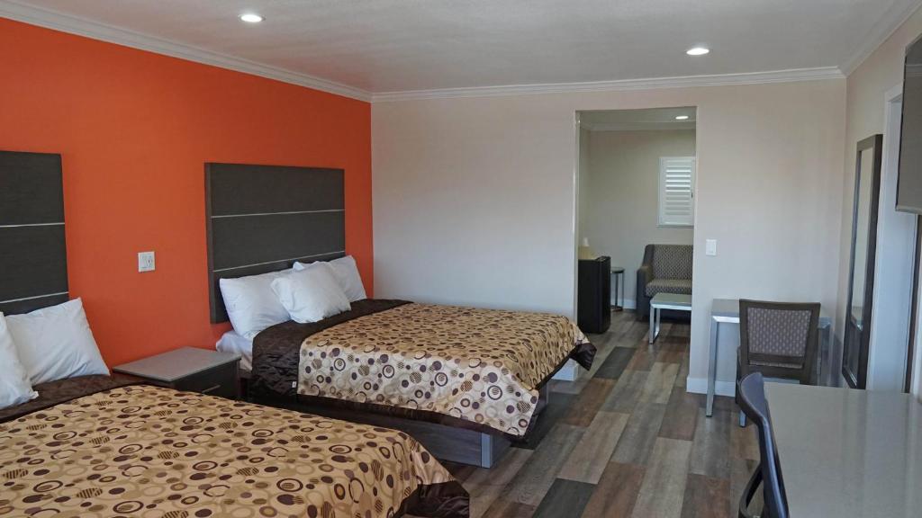 Sea Breeze Inn - LAX Airport, Los Angeles - Superior Queen Room With Two Queen Beds